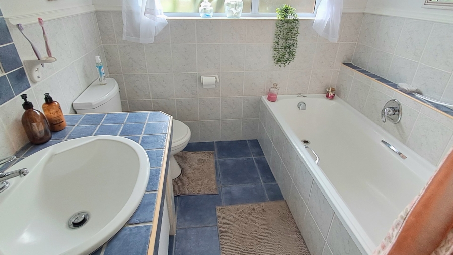 4 Bedroom Property for Sale in Seaview Eastern Cape